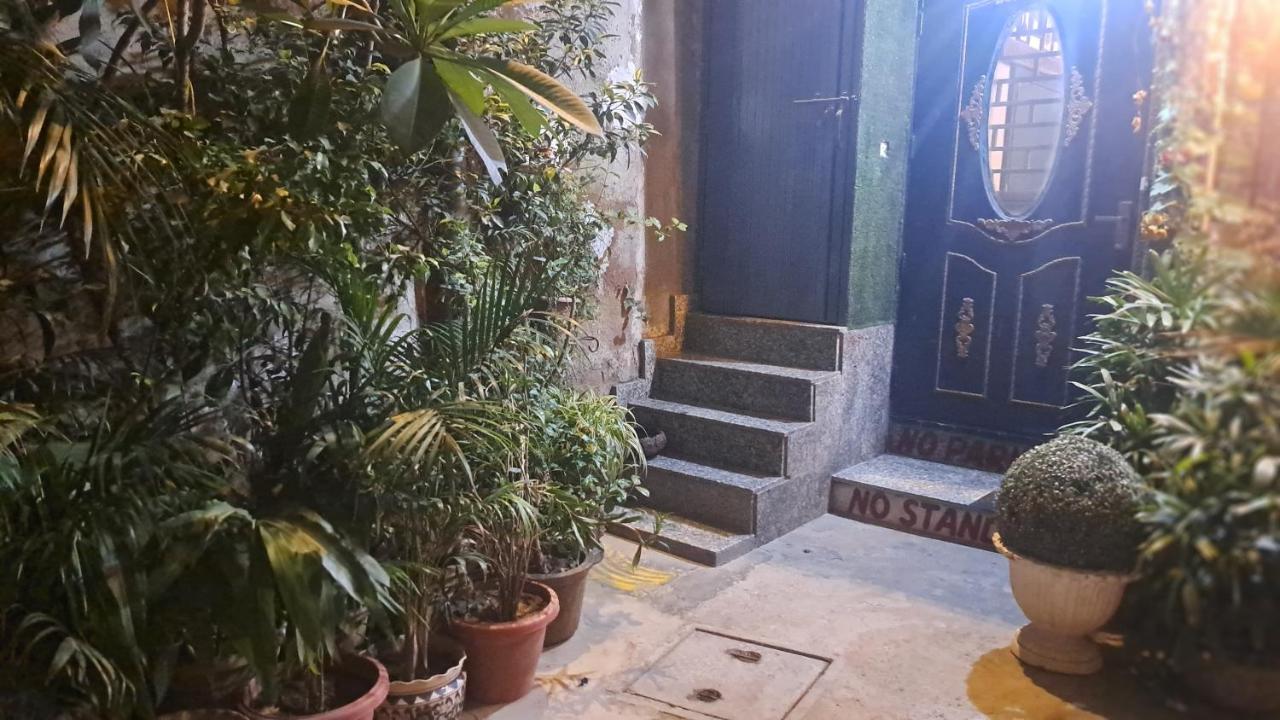 Sufi Khandar Home Stay New Delhi Exterior foto